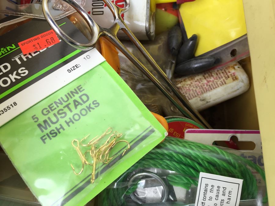 Vintage Fishing Tackle Box Loaded With Tackle Fishing Lures [Photo 24]