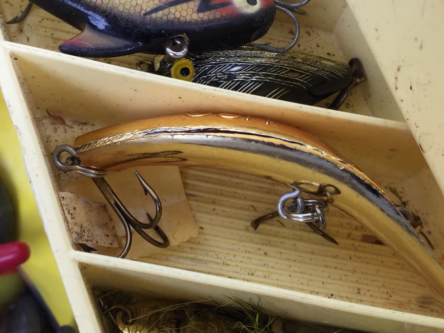 Vintage Fishing Tackle Box Loaded With Tackle Fishing Lures [Photo 12]