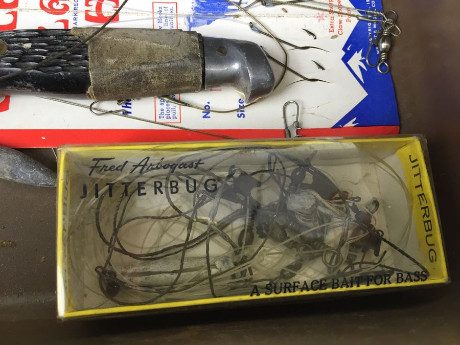 Vintage Metal Fishing Tackle Box With Tackle And Knife [Photo 12]