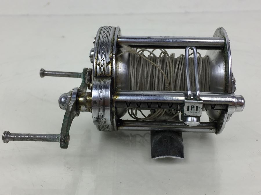 Vintage Pflueger Fishing Reel With Original Leather Pouch Great Condition Oiled [Photo 15]