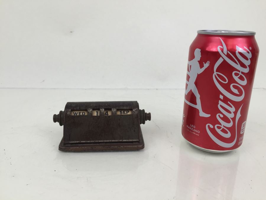 Vintage Metal Industrial Desk Calendar [Photo 4]