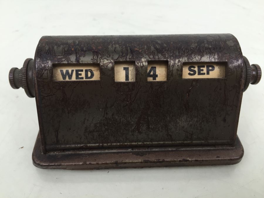 Vintage Metal Industrial Desk Calendar [Photo 5]