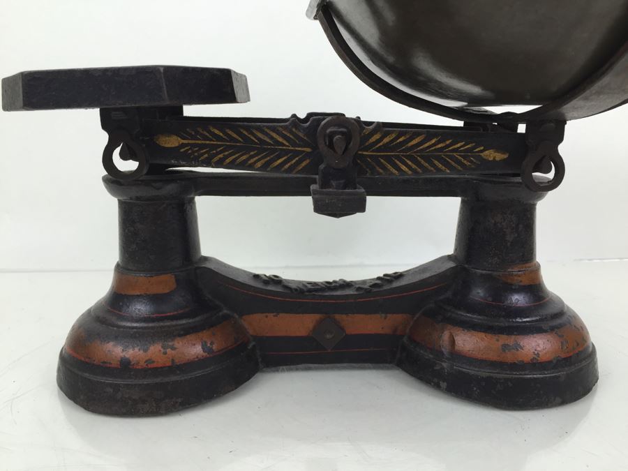 Vintage Scale Gilt Paint Cast Iron Candy Store Produce Grain Scale [Photo 5]