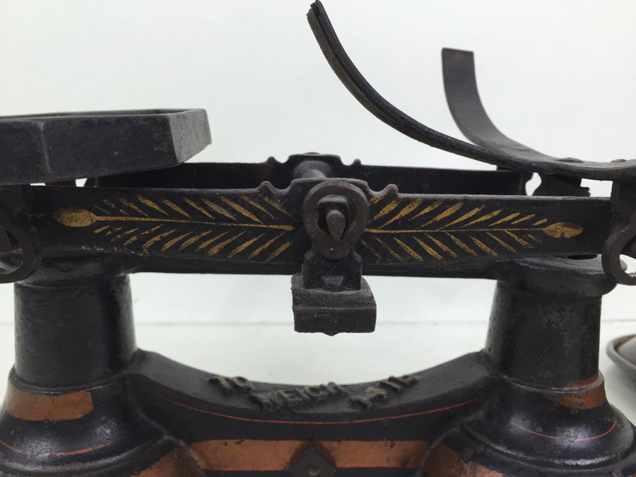 Vintage Scale Gilt Paint Cast Iron Candy Store Produce Grain Scale [Photo 9]