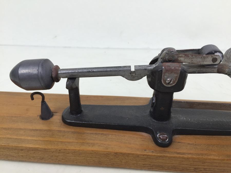 Vintage Reliable Los Angeles Egg Scale On Wooden Base [Photo 3]