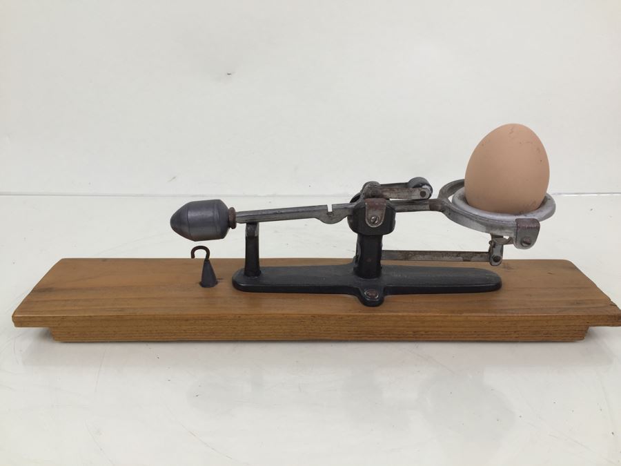 Vintage Reliable Los Angeles Egg Scale On Wooden Base [Photo 1]