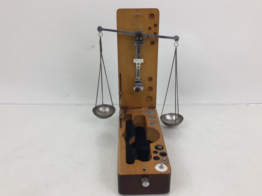 Vintage Travelling Apothecary Scale With Wooden Case And Weights [Photo 2]