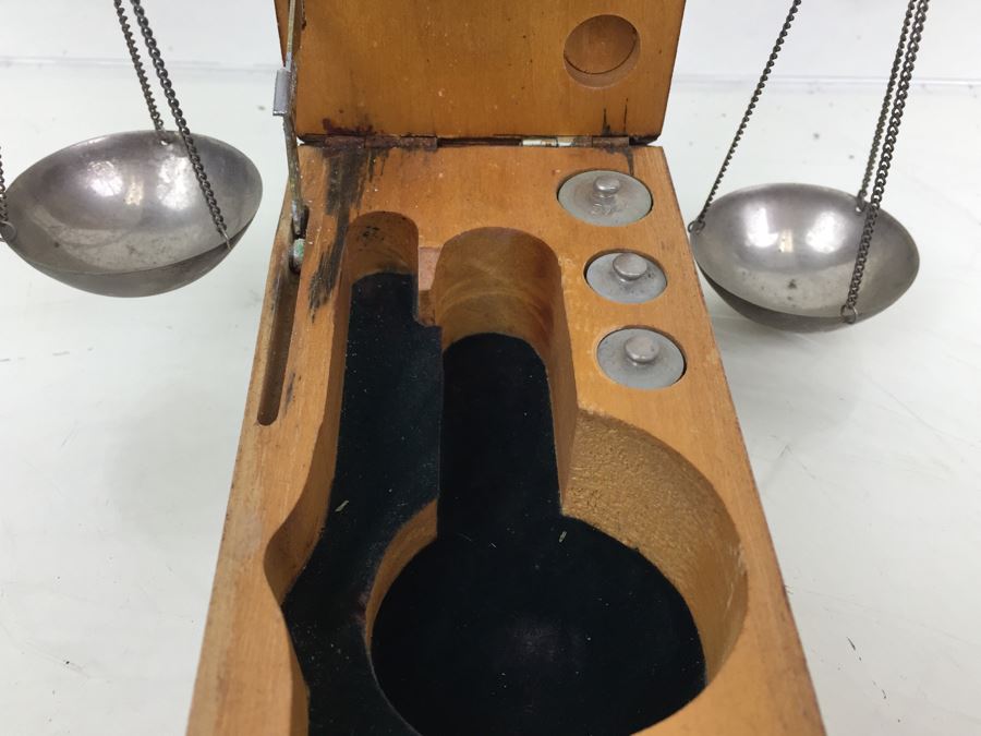 Vintage Travelling Apothecary Scale With Wooden Case And Weights [Photo 7]