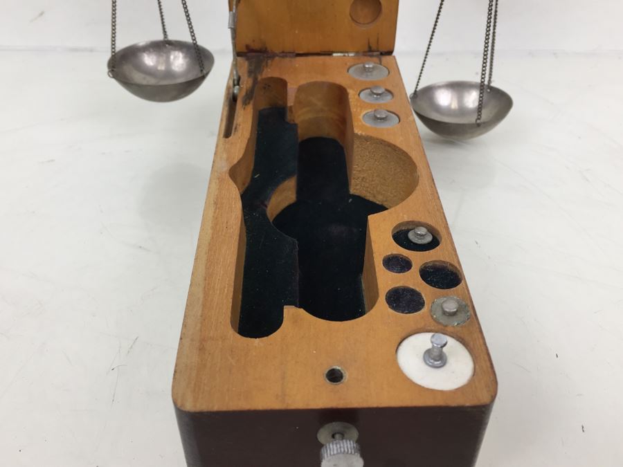 Vintage Travelling Apothecary Scale With Wooden Case And Weights [Photo 5]