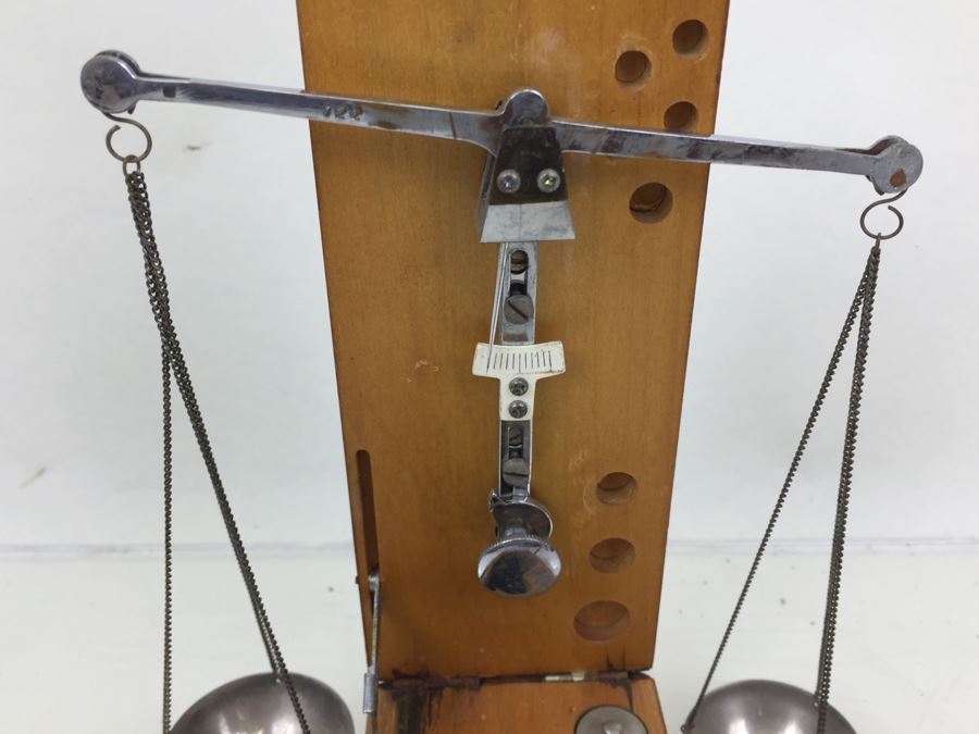 Vintage Travelling Apothecary Scale With Wooden Case And Weights [Photo 3]