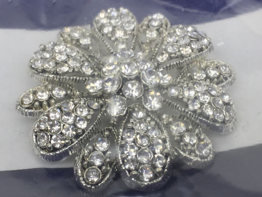 Vintage Swarovski Crystal Floral Brooch (Antique Silver) [Photo 1]