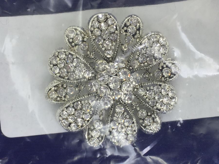 Vintage Swarovski Crystal Floral Brooch (Antique Silver) [Photo 6]