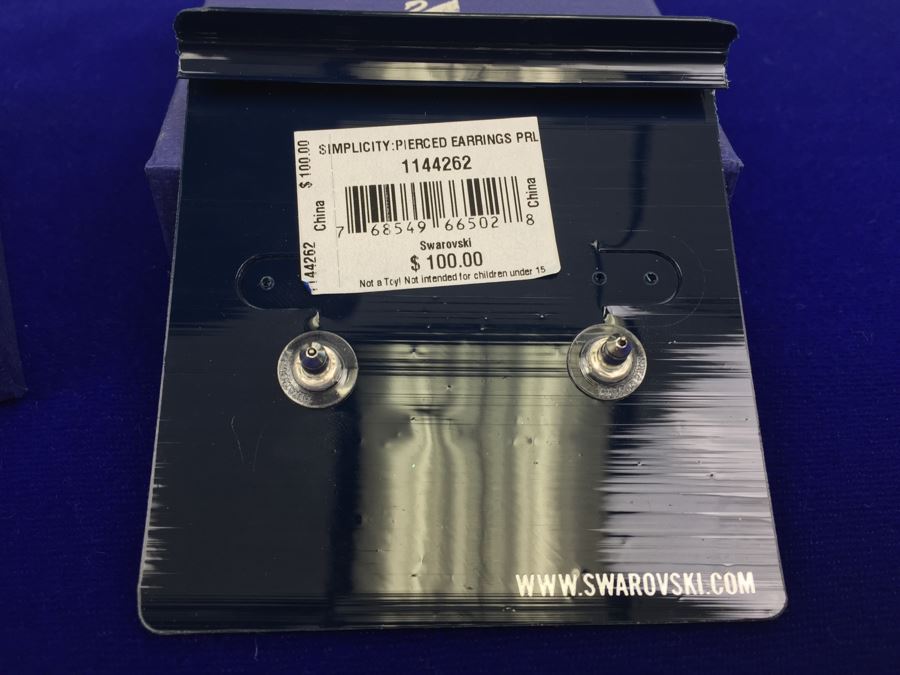 Swarovski Simplicity Pierced Crystal Earrings New In Box [Photo 8]