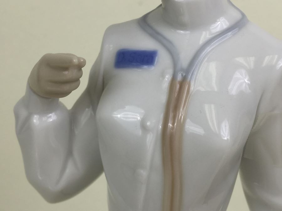 Lladro Porcelain Figurine Female Physician Doctor #5197 Estimate $300 [Photo 10]