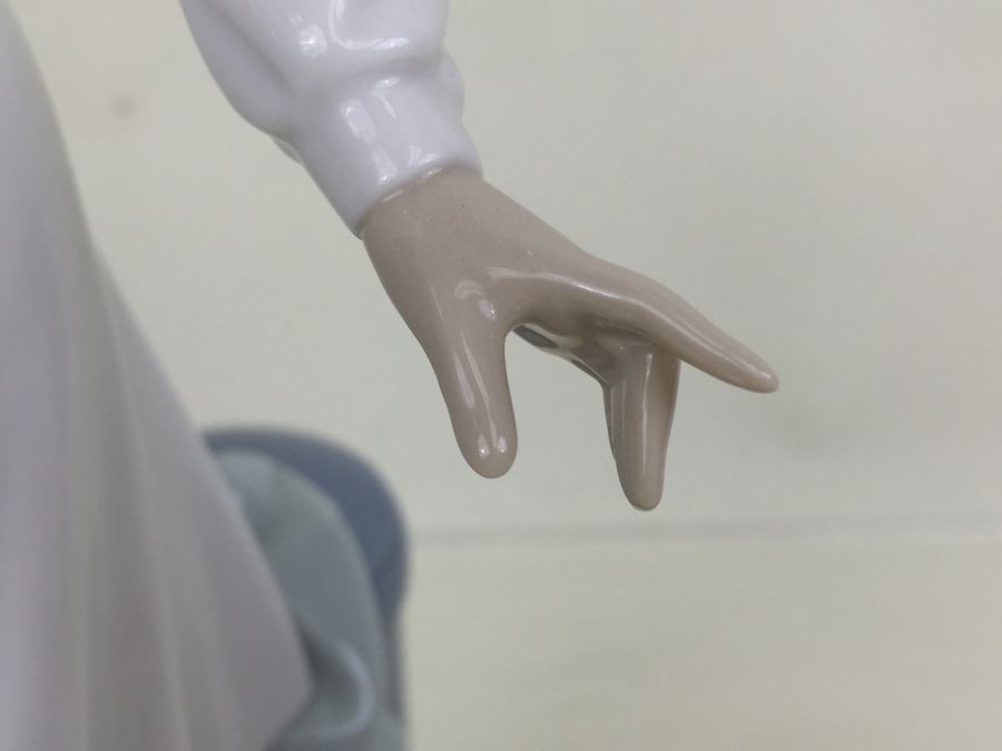 Lladro Porcelain Figurine Female Physician Doctor #5197 Estimate $300 [Photo 11]