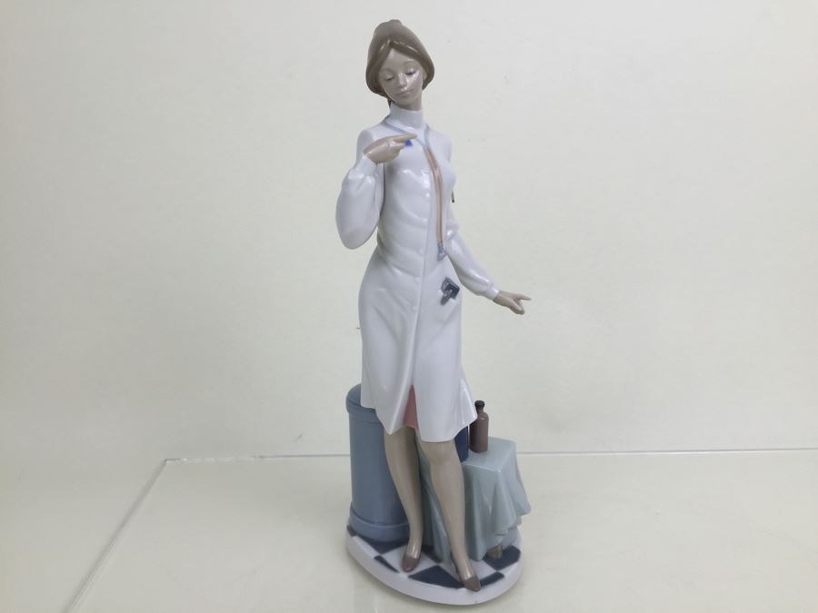 Lladro Porcelain Figurine Female Physician Doctor #5197 Estimate $300 [Photo 4]