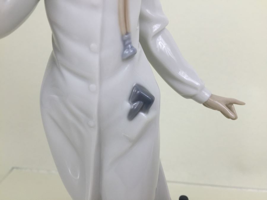 Lladro Porcelain Figurine Female Physician Doctor #5197 Estimate $300 [Photo 7]
