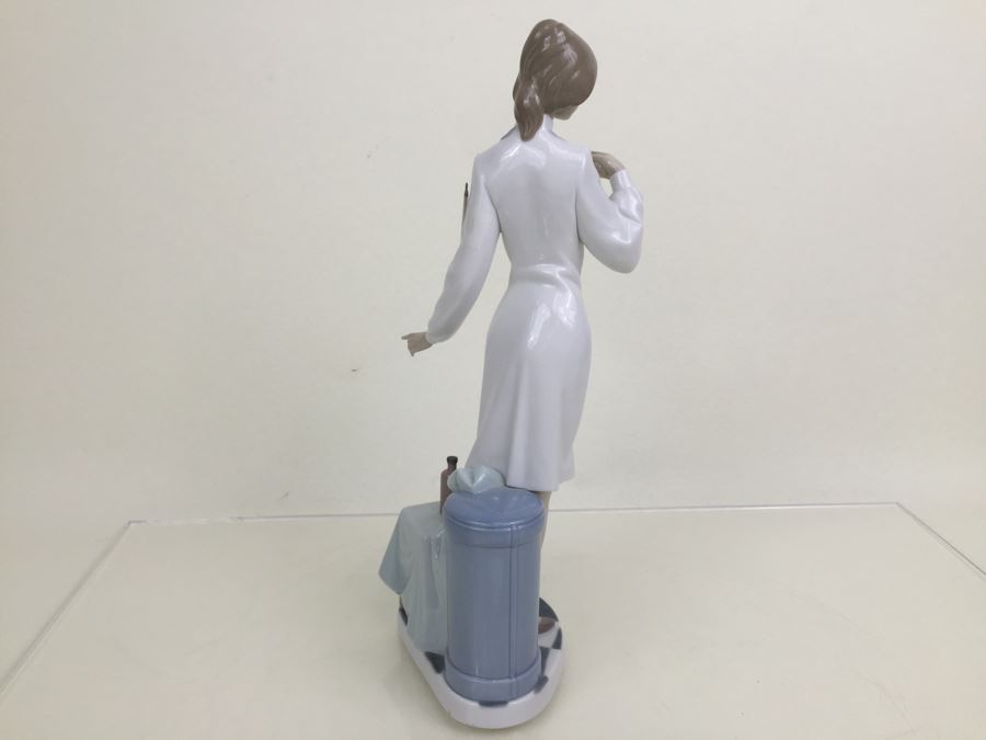 Lladro Porcelain Figurine Female Physician Doctor #5197 Estimate $300 [Photo 14]
