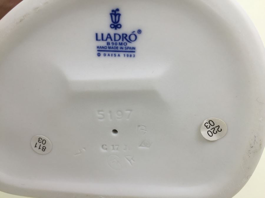 Lladro Porcelain Figurine Female Physician Doctor #5197 Estimate $300 [Photo 3]