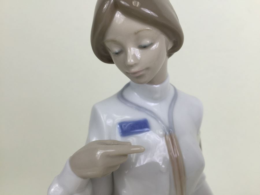 Lladro Porcelain Figurine Female Physician Doctor #5197 Estimate $300 [Photo 6]