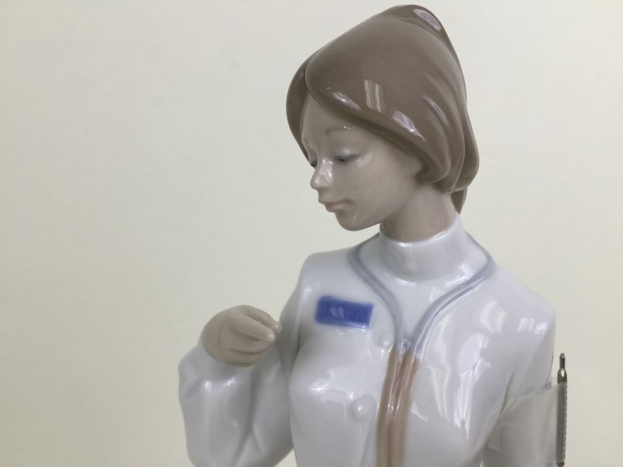 Lladro Porcelain Figurine Female Physician Doctor #5197 Estimate $300 [Photo 9]