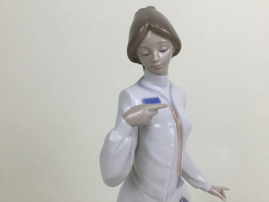 Lladro Porcelain Figurine Female Physician Doctor #5197 Estimate $300 [Photo 5]