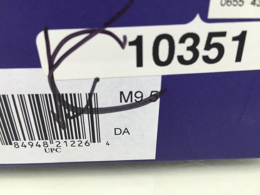 Stuart Weitzman Habit Suede Shoes Size 9.5 M Lightly Used With Box [Photo 6]