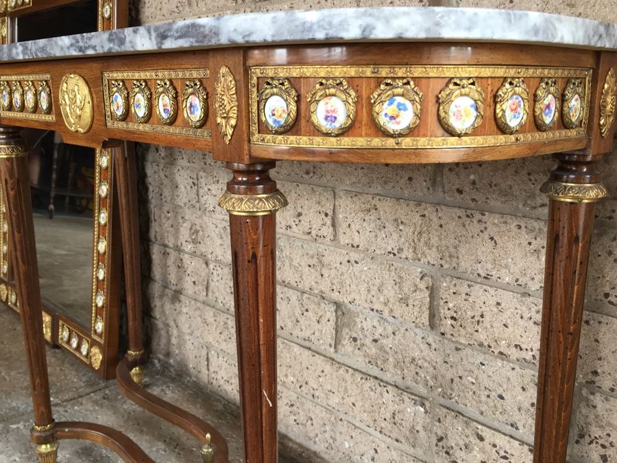 Stunning Hallway Table With Matching Mirror Gilt Decorated With