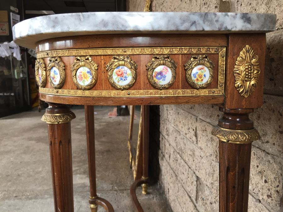 Stunning Hallway Table With Matching Mirror Gilt Decorated With