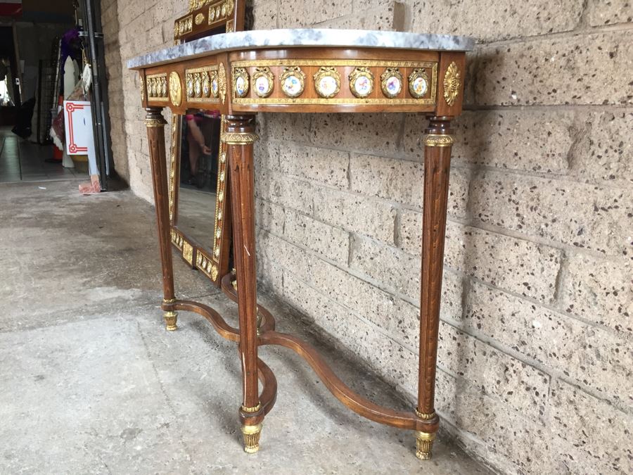 Stunning Hallway Table With Matching Mirror Gilt Decorated With