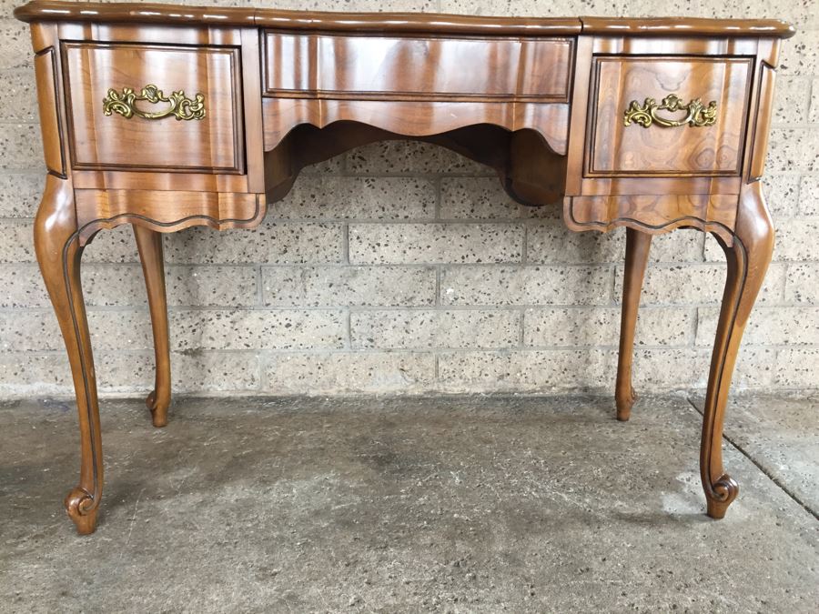 Nice Vanity Powder Table With Matching Bench With Finished Back [Photo 4]