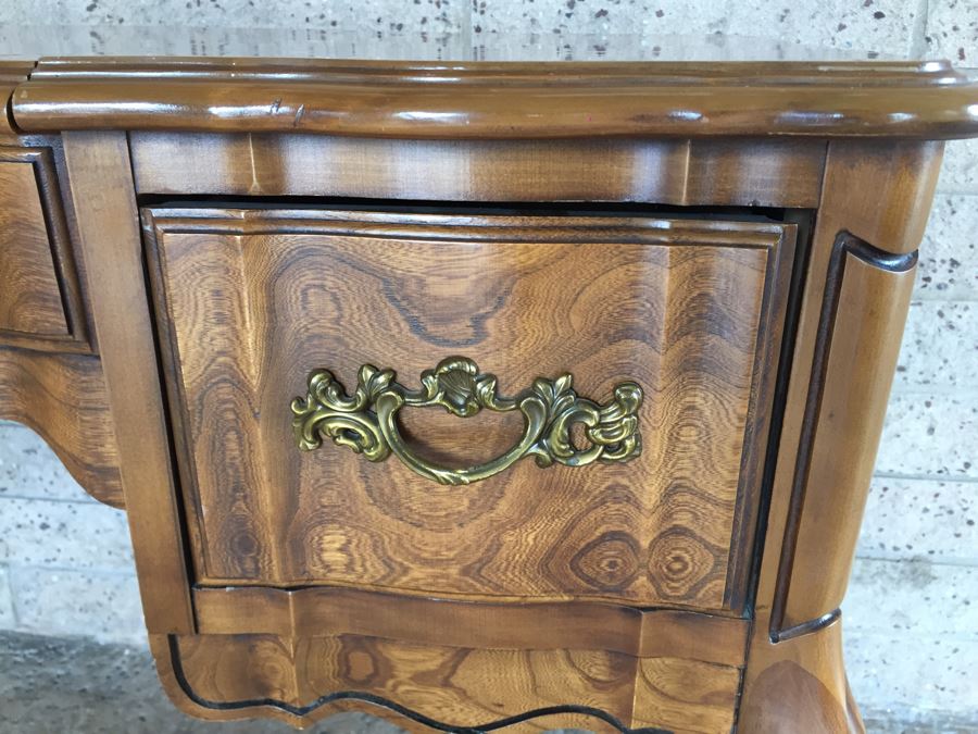 Nice Vanity Powder Table With Matching Bench With Finished Back [Photo 7]