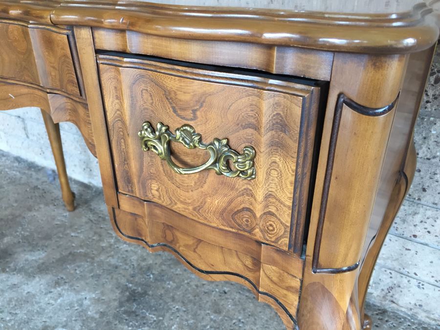 Nice Vanity Powder Table With Matching Bench With Finished Back [Photo 6]