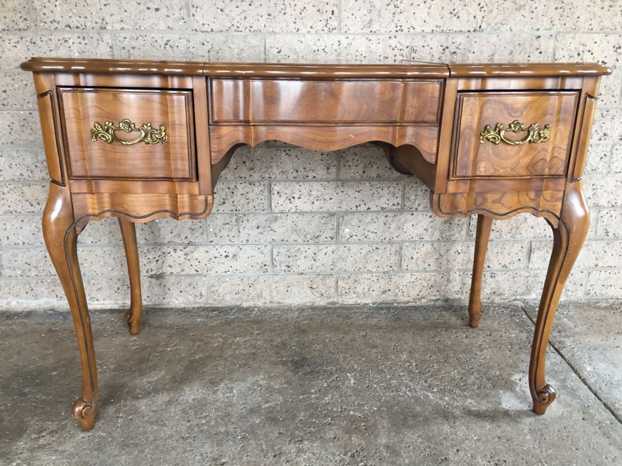 Nice Vanity Powder Table With Matching Bench With Finished Back [Photo 2]