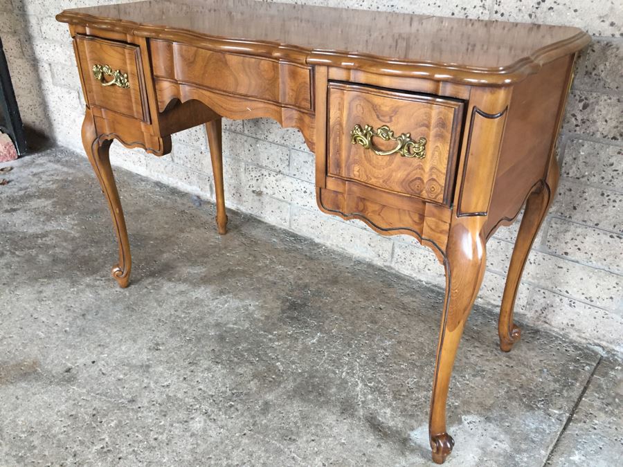 Nice Vanity Powder Table With Matching Bench With Finished Back [Photo 5]