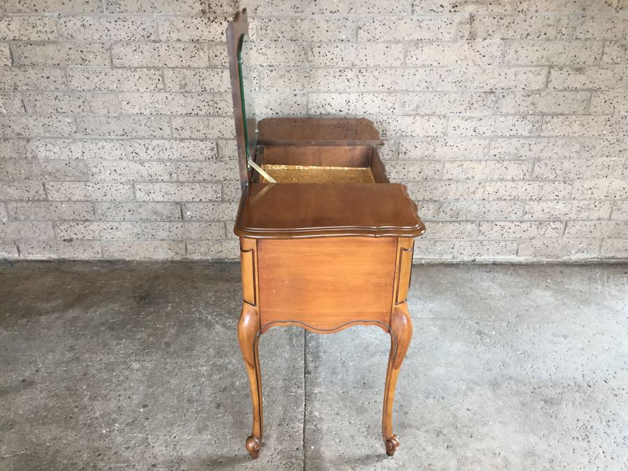 Nice Vanity Powder Table With Matching Bench With Finished Back [Photo 12]