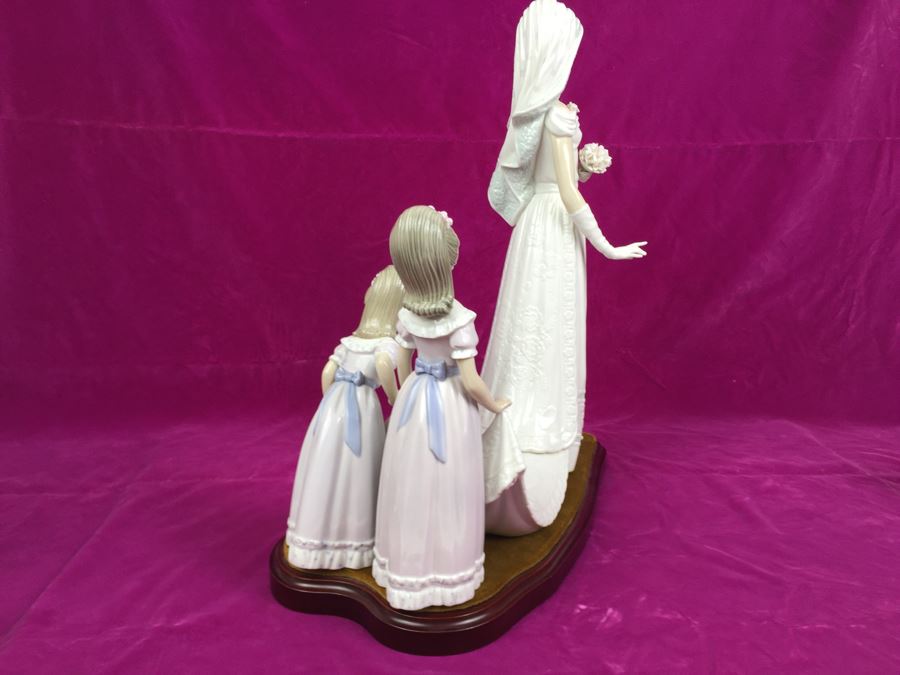 Large Lladro Here Comes The Bride Porcelain Figurine D7083 With Wooden Stand Retails Around $1,000 [Photo 22]