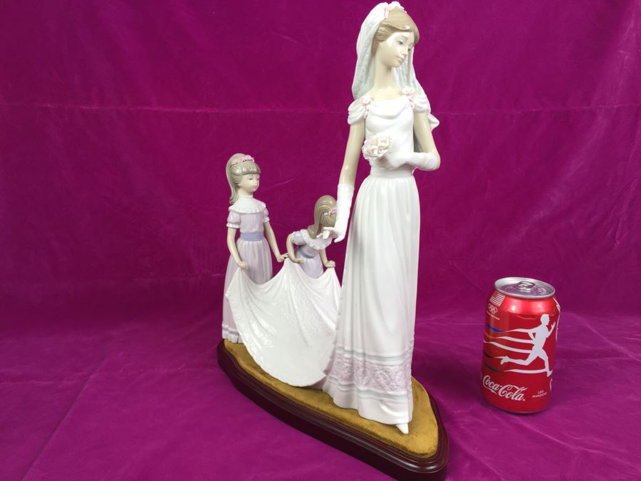 Large Lladro Here Comes The Bride Porcelain Figurine D7083 With Wooden Stand Retails Around $1,000