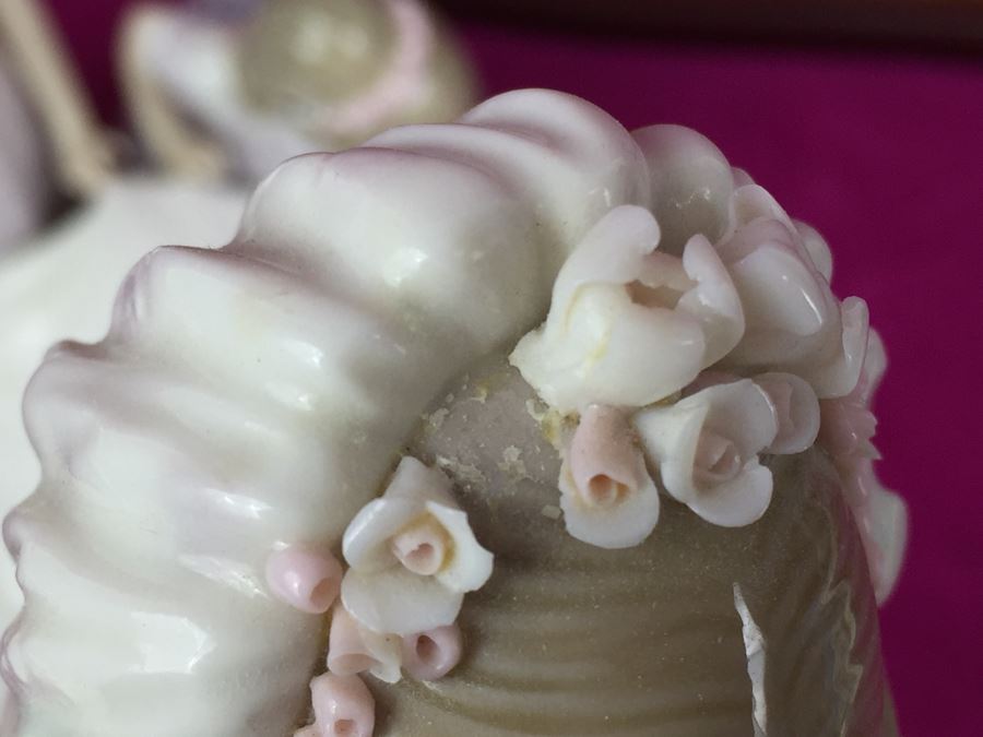 Large Lladro Here Comes The Bride Porcelain Figurine D7083 With Wooden Stand Retails Around $1,000 [Photo 4]