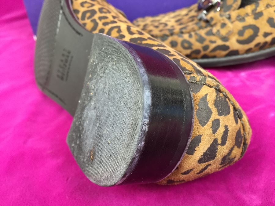 Stuart Weitzman Stones Black Suede Size 9.5M Lightly Used [Photo 10]