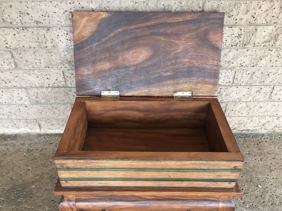 Wooden Storage Box With Book Motif [Photo 3]