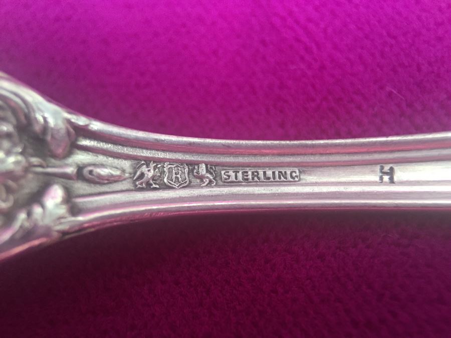 Elegant Sterling Silver Flatware Set With Silverware Box 2,377g Without Knives + 168g Knife Handles = 2,545g = $1,408 Melt Value [Photo 7]