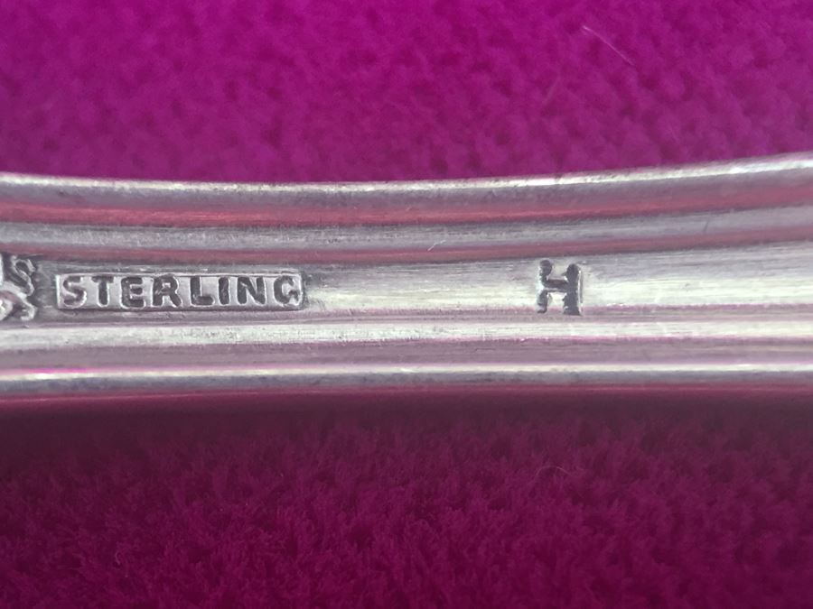 Elegant Sterling Silver Flatware Set With Silverware Box 2,377g Without Knives + 168g Knife Handles = 2,545g = $1,408 Melt Value [Photo 8]