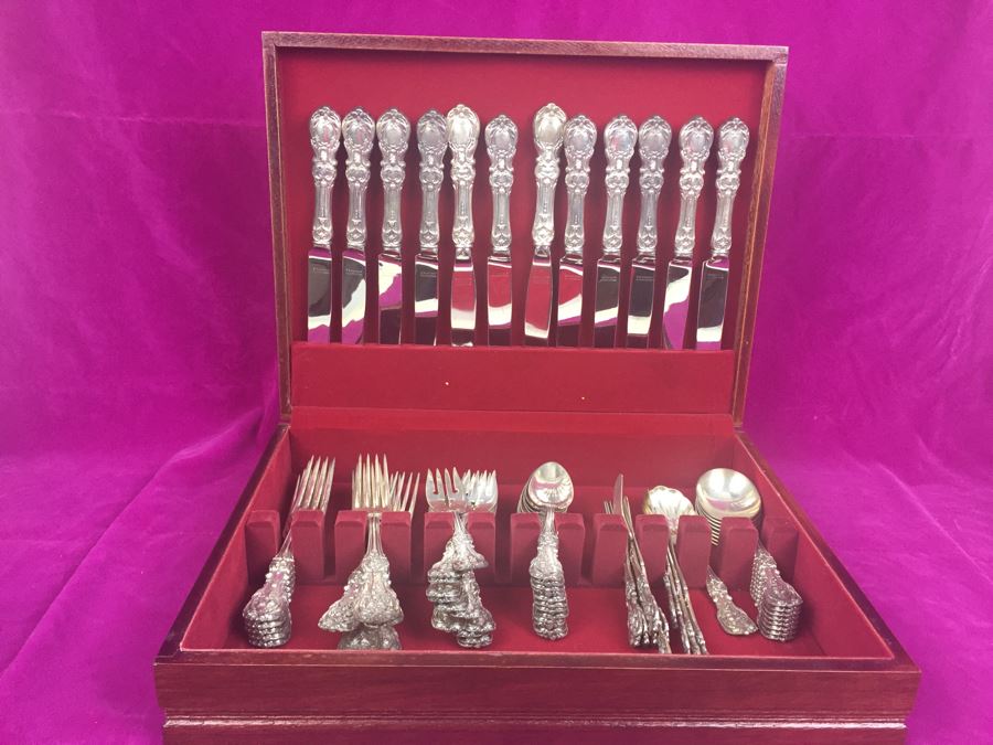 Elegant Sterling Silver Flatware Set With Silverware Box 2,377g Without Knives + 168g Knife Handles = 2,545g = $1,408 Melt Value