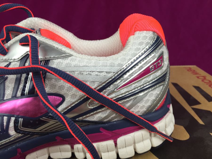 2 Pairs Of BROOKS Women's Running Shoes And 1 Pair Of New Balance Women's Running Shoes Size 10.5B All New In Box [Photo 17]