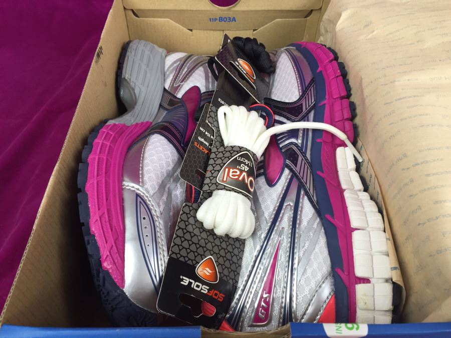 2 Pairs Of BROOKS Women's Running Shoes And 1 Pair Of New Balance Women