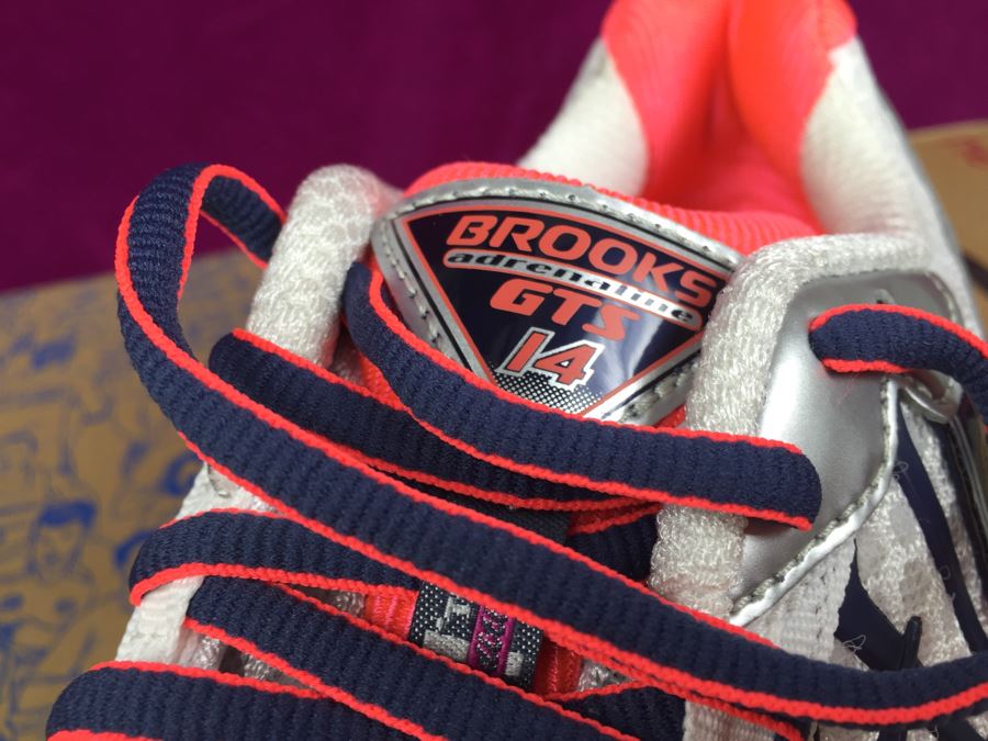 2 Pairs Of BROOKS Women's Running Shoes And 1 Pair Of New Balance Women's Running Shoes Size 10.5B All New In Box [Photo 18]