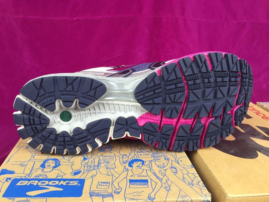 2 Pairs Of BROOKS Women's Running Shoes And 1 Pair Of New Balance Women's Running Shoes Size 10.5B All New In Box [Photo 21]