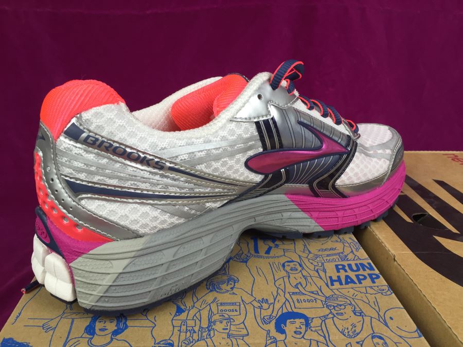 2 Pairs Of BROOKS Women's Running Shoes And 1 Pair Of New Balance Women's Running Shoes Size 10.5B All New In Box [Photo 20]
