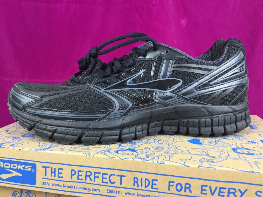 2 Pairs Of BROOKS Women's Running Shoes And 1 Pair Of New Balance Women's Running Shoes Size 10.5B All New In Box [Photo 7]